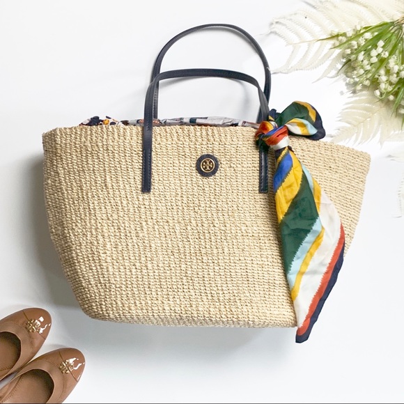 Tory Burch Handbags - 🎉🎉HP🎉🎉 Tory Burch Woven Straw Bag